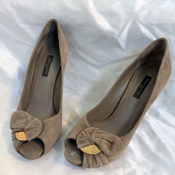 Louis Vuitton Suede Peep Toe Pump - Picture 1 of 10